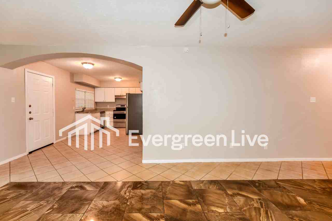 803 Catherine Ln - Photo 4 of 17