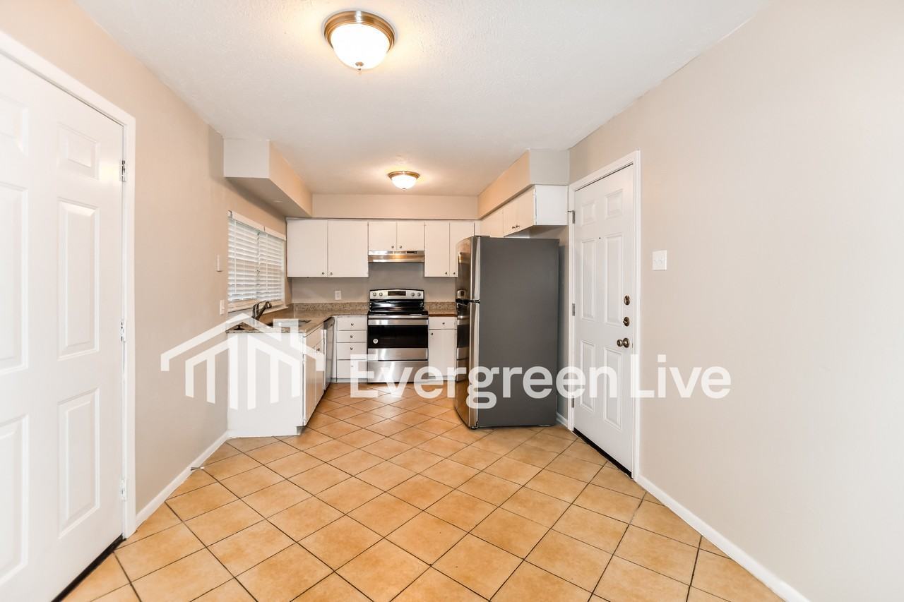 803 Catherine Ln - Photo 6 of 17