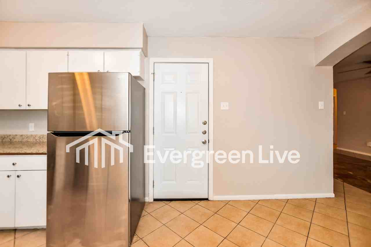803 Catherine Ln - Photo 7 of 17