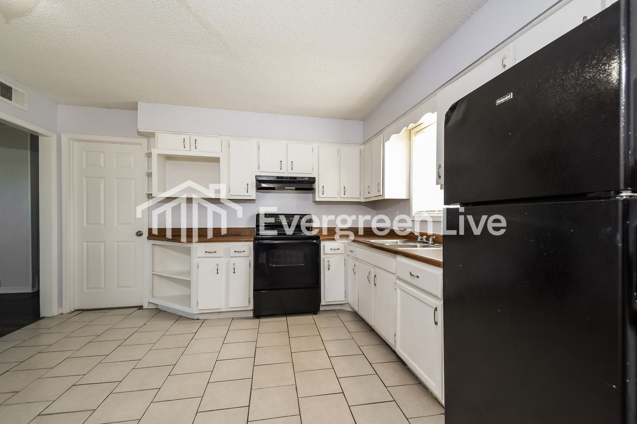 6070 Tulane Rd - Photo 4 of 15
