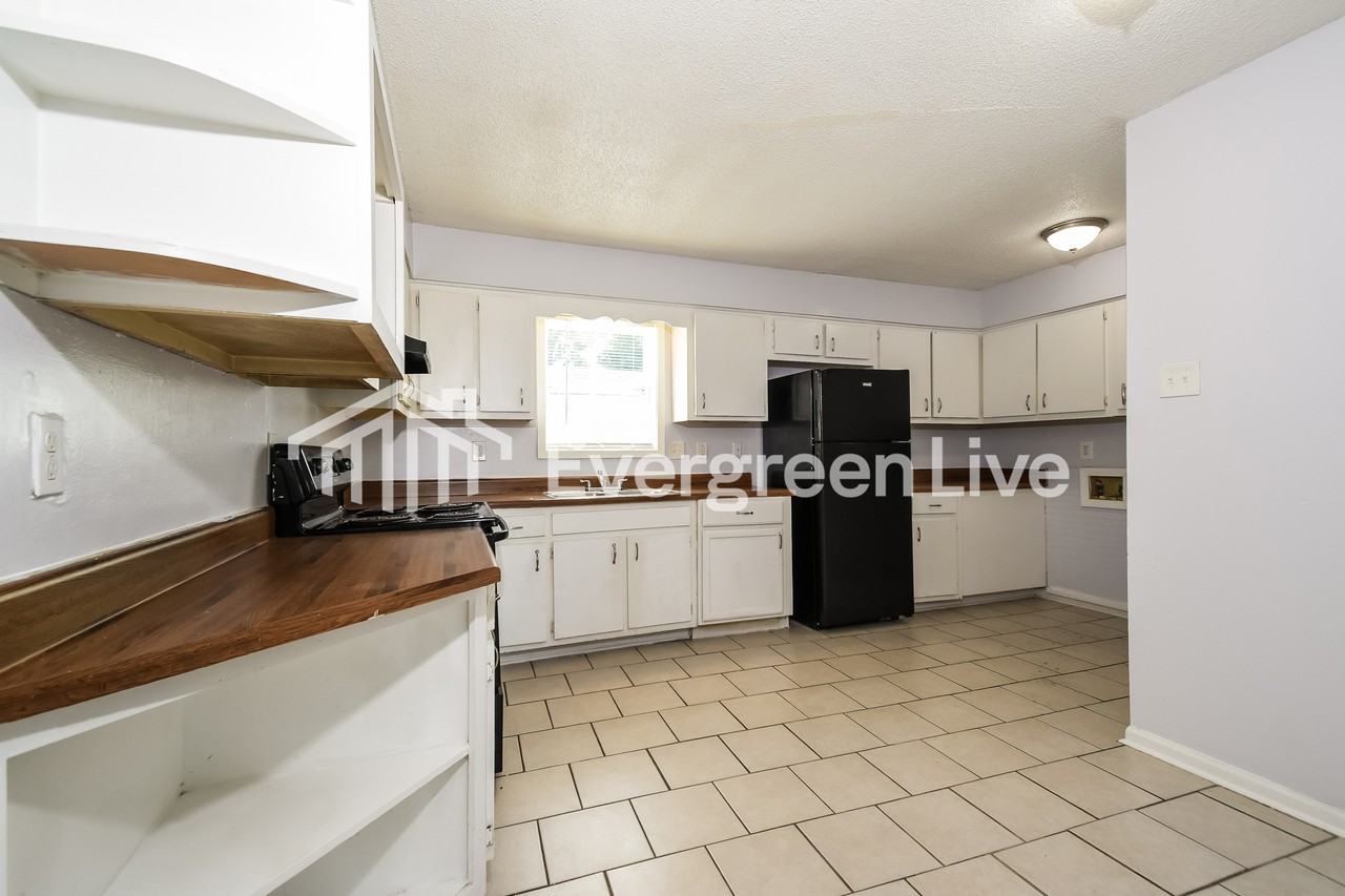 6070 Tulane Rd - Photo 5 of 15