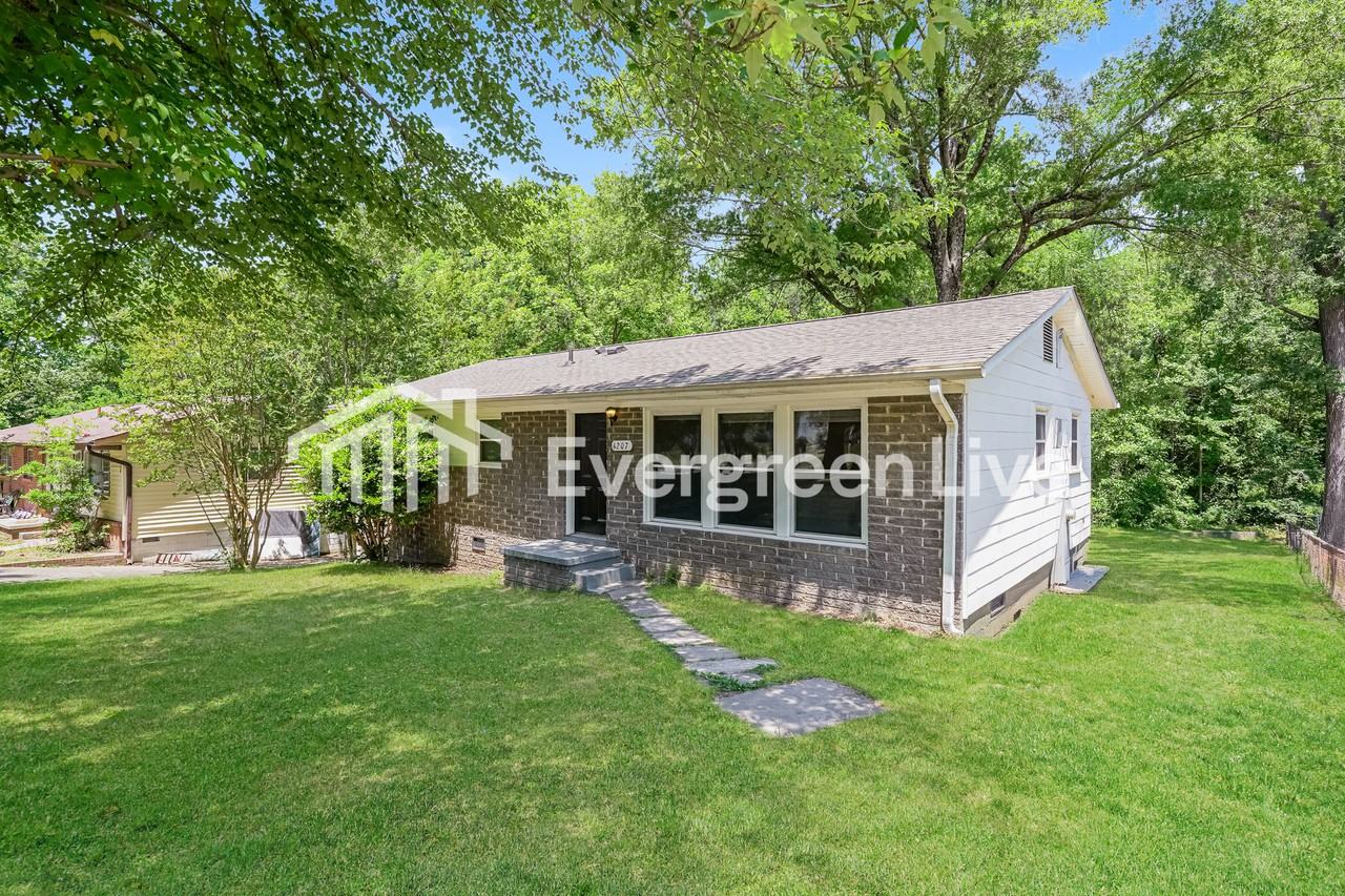 4207 Hampshire Dr - Photo 2 of 15