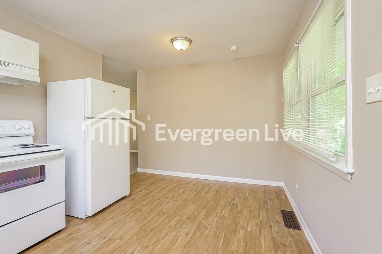 4207 Hampshire Dr - Photo 4 of 15