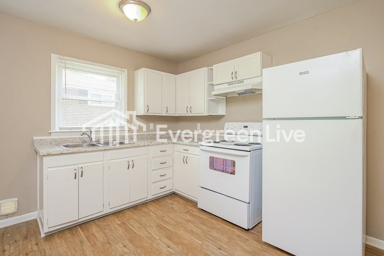 4207 Hampshire Dr - Photo 5 of 15