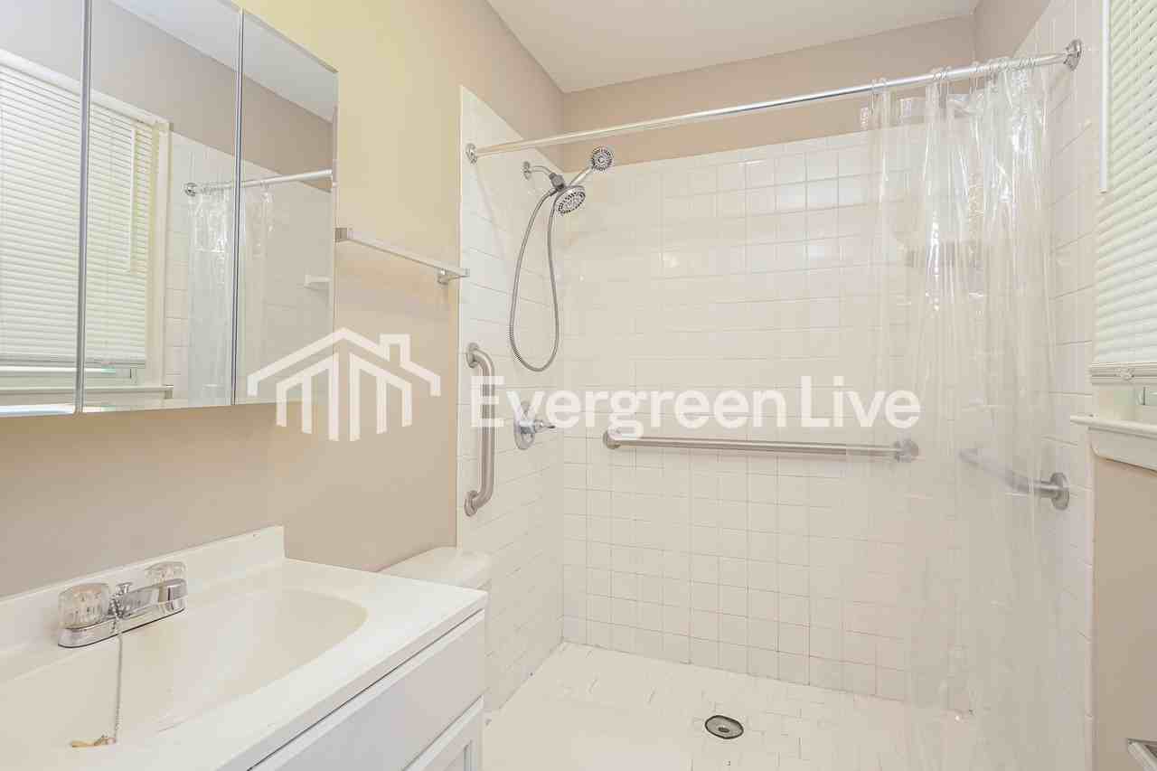 4207 Hampshire Dr - Photo 6 of 15