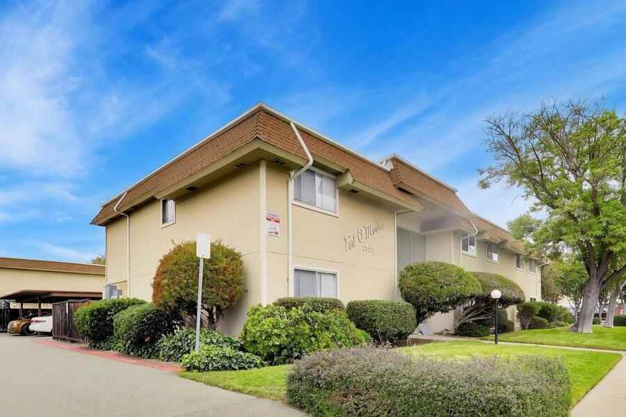 2727 Marina Boulevard - Photo 3 of 11