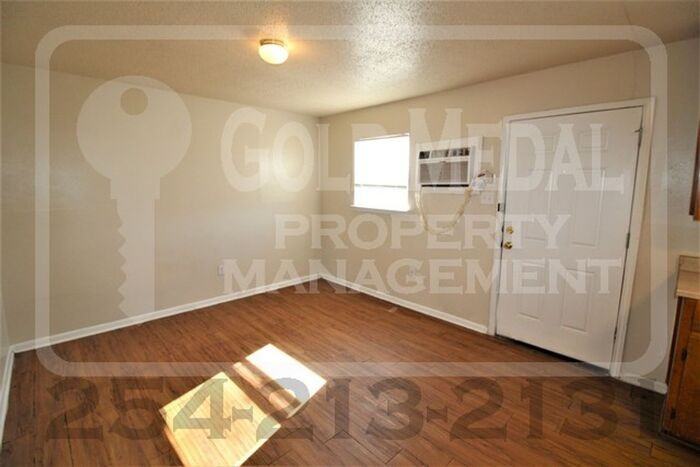 930 J R Ct - Photo 3 of 11