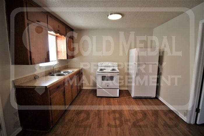 930 J R Ct - Photo 4 of 11