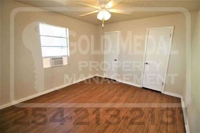 930 J R Ct - Photo 5 of 11