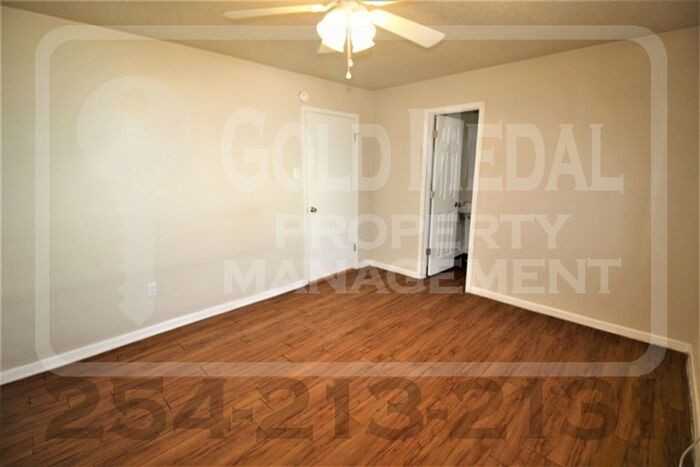 930 J R Ct - Photo 6 of 11
