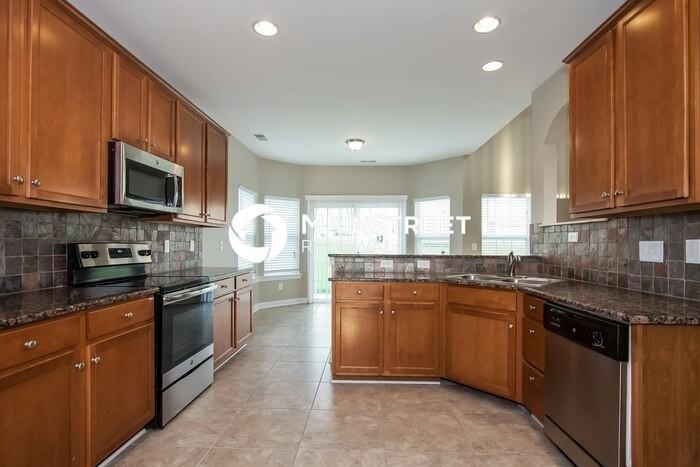 453 Clearwater Dr Nw - Photo 5 of 17