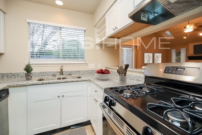 6402 Wild River Dr - Photo 3 of 19