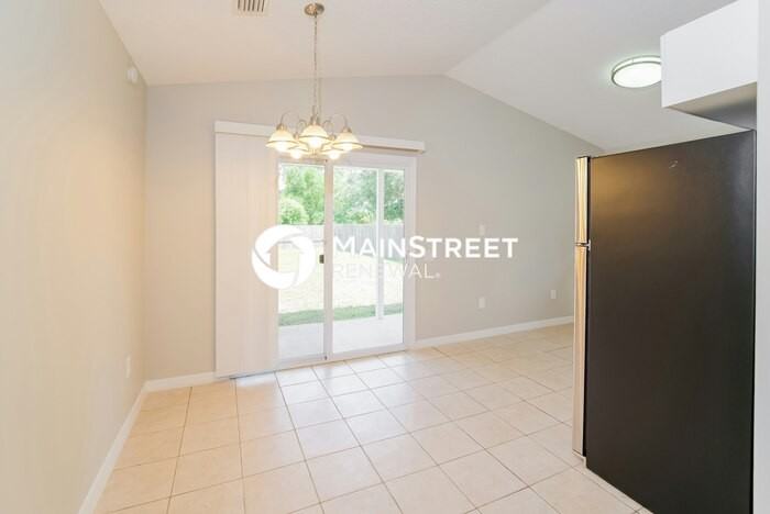 1160 N Saint Johns St - Photo 6 of 16