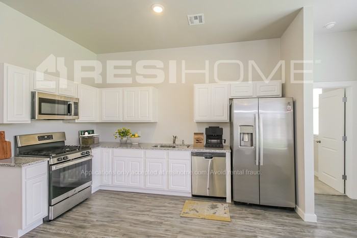 8042 Brighton Ave - Photo 2 of 15