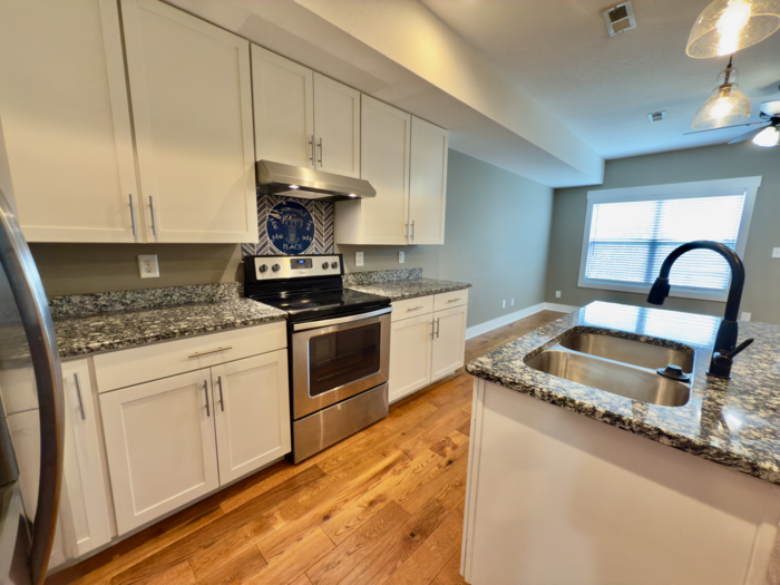 451 N 1st St - Photo 4 of 36