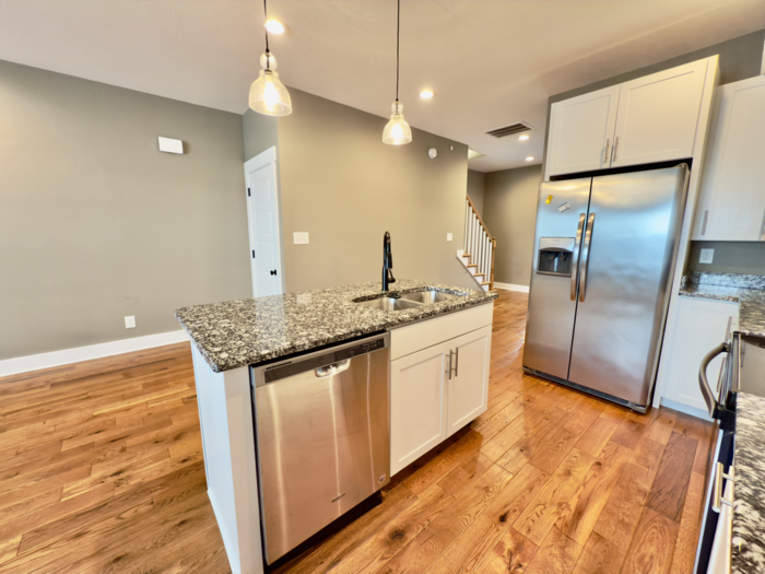 451 N 1st St - Photo 5 of 36