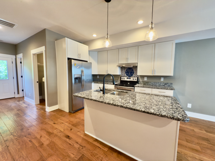 451 N 1st St - Photo 6 of 36