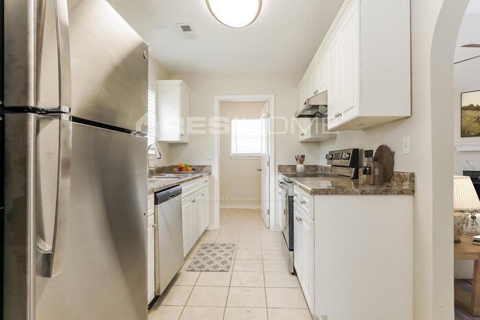94 Crystal Ave - Photo 4 of 19