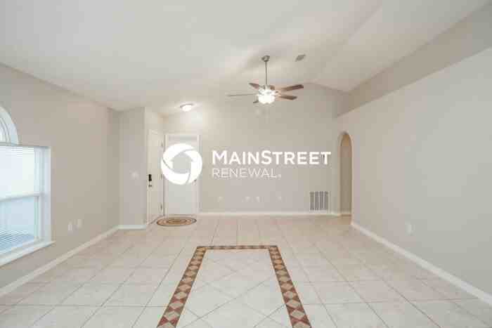 7855 Harbor Bend Cir - Photo 2 of 16