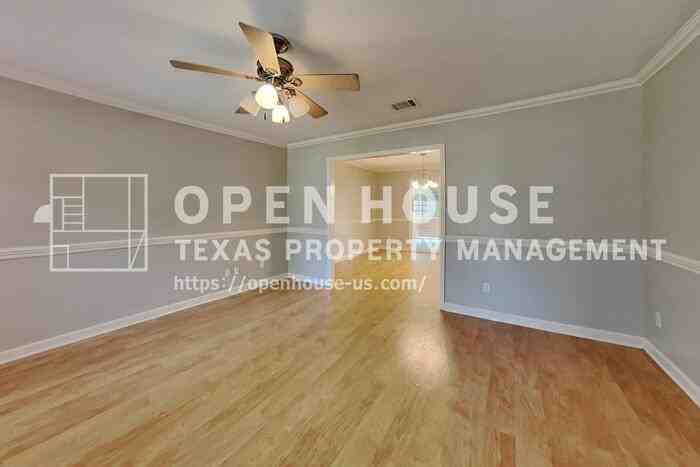 3918 Forest Village Dr - Photo 4 of 27