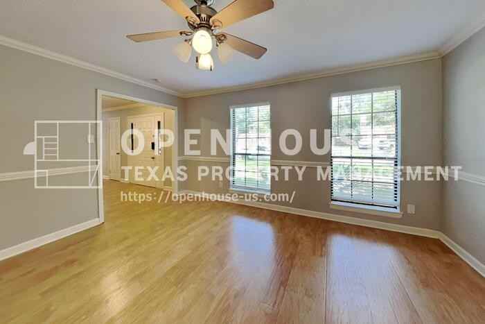 3918 Forest Village Dr - Photo 5 of 27