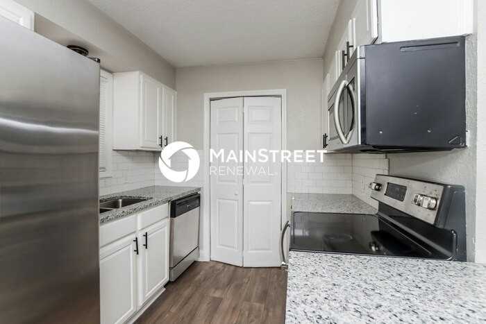 9715 79th St - Photo 7 of 16