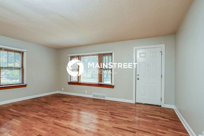 901 S 2nd St - Photo 6 of 18