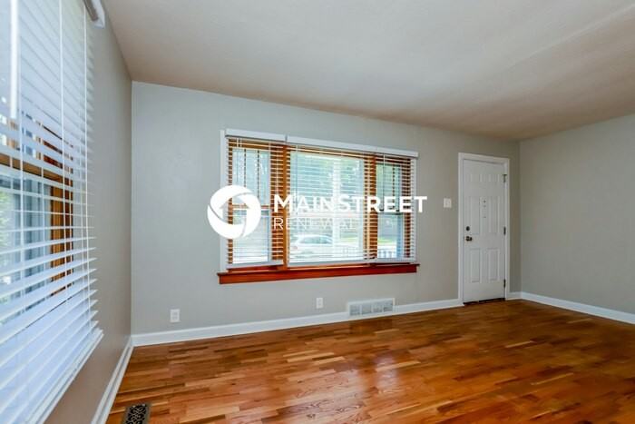 901 S 2nd St - Photo 7 of 18