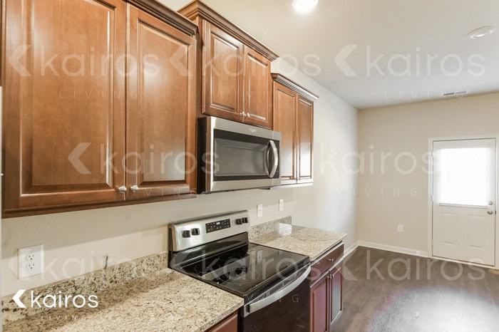 1123 Freedom Pkwy - Photo 7 of 17