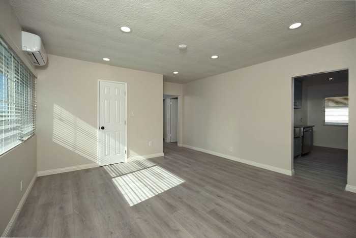 460 N Garfield Ave #C - Photo 3 of 18