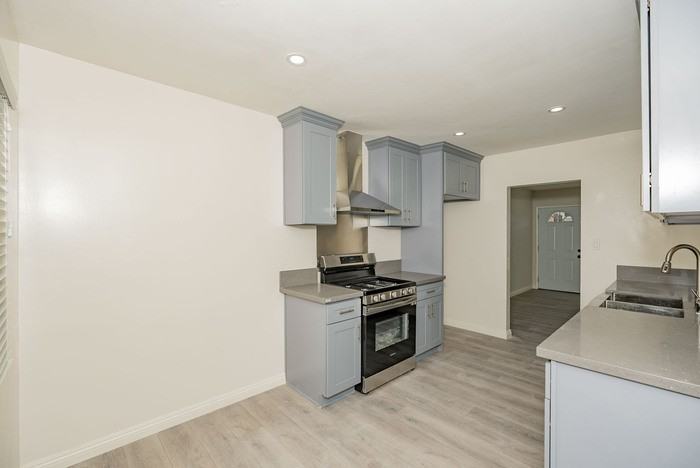 460 N Garfield Ave #C - Photo 5 of 18