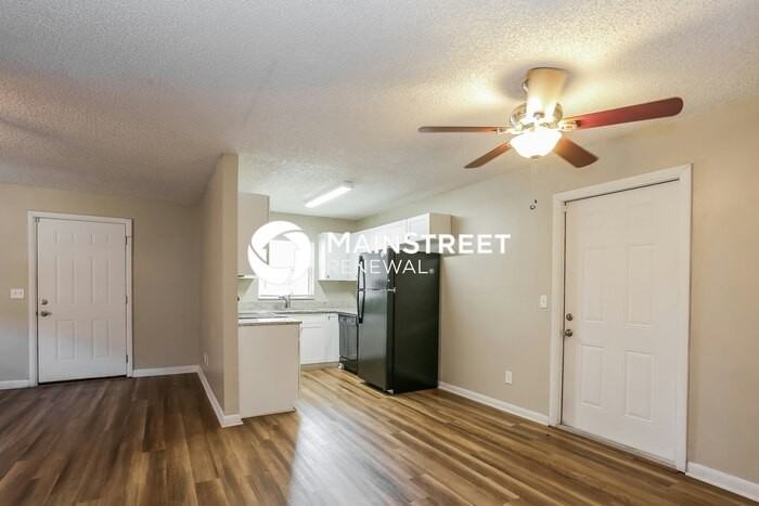1827 Auburn St S - Photo 5 of 16