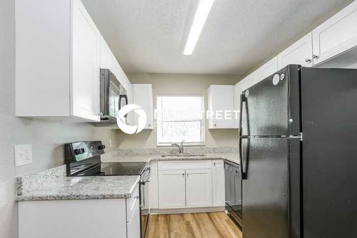 1827 Auburn St S - Photo 6 of 16
