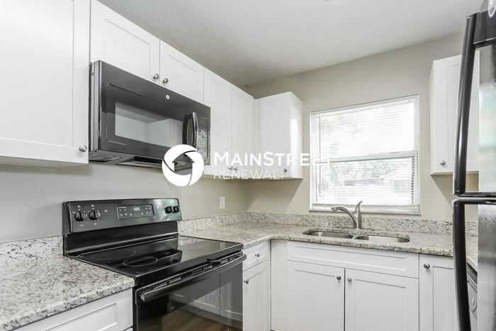 1827 Auburn St S - Photo 7 of 16