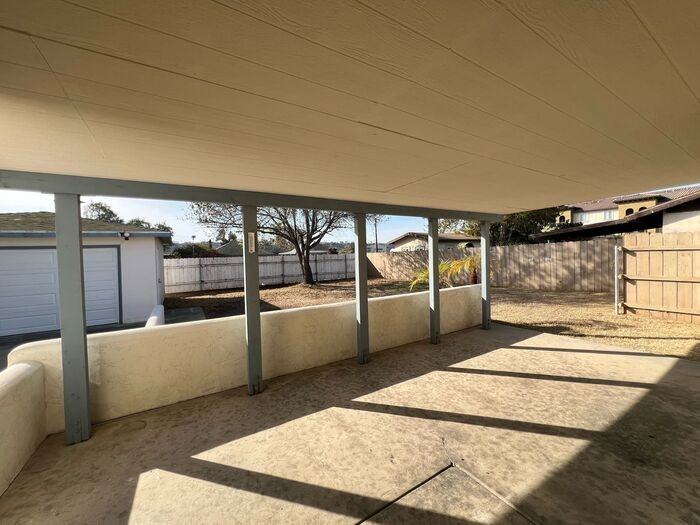 156 Date St - Photo 5 of 21