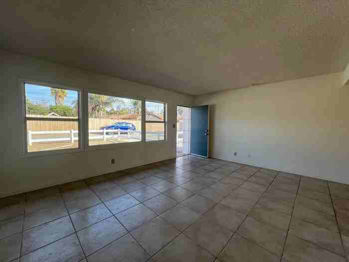 156 Date St - Photo 7 of 21
