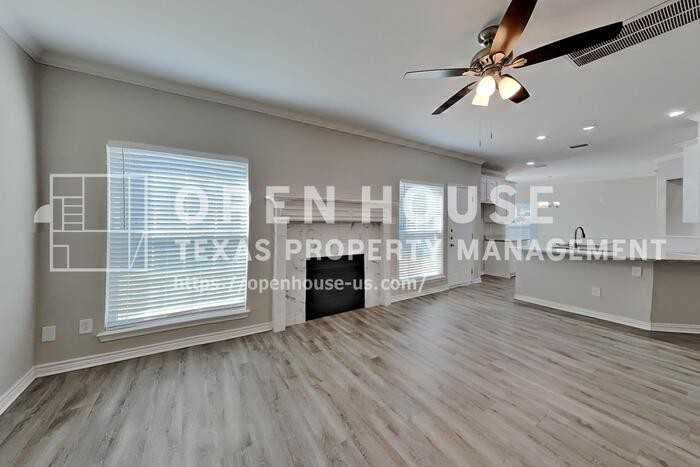 1508 Kendal Dr - Photo 4 of 23