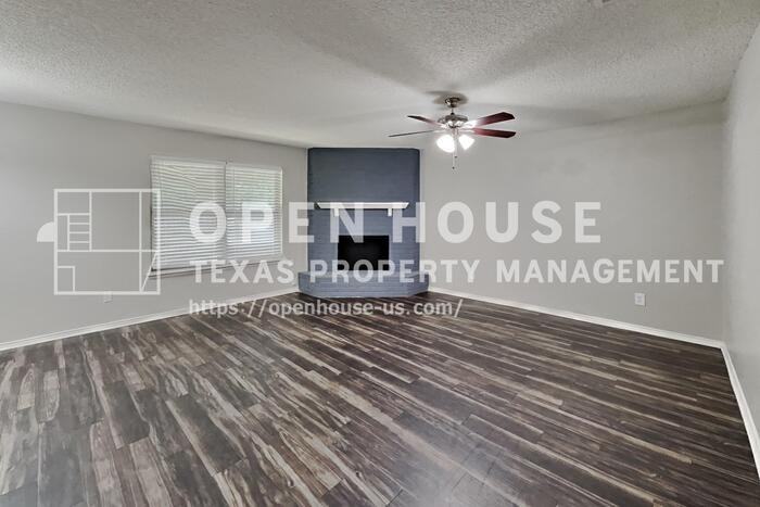 6100 Springwood Dr - Photo 4 of 20
