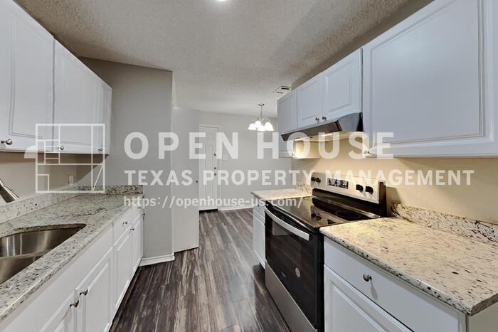 6100 Springwood Dr - Photo 6 of 20