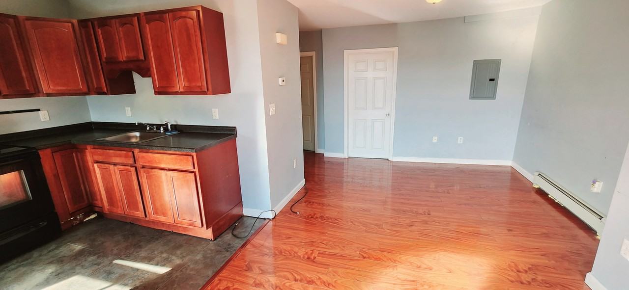 311 Saratoga St #2 - Photo 4 of 14