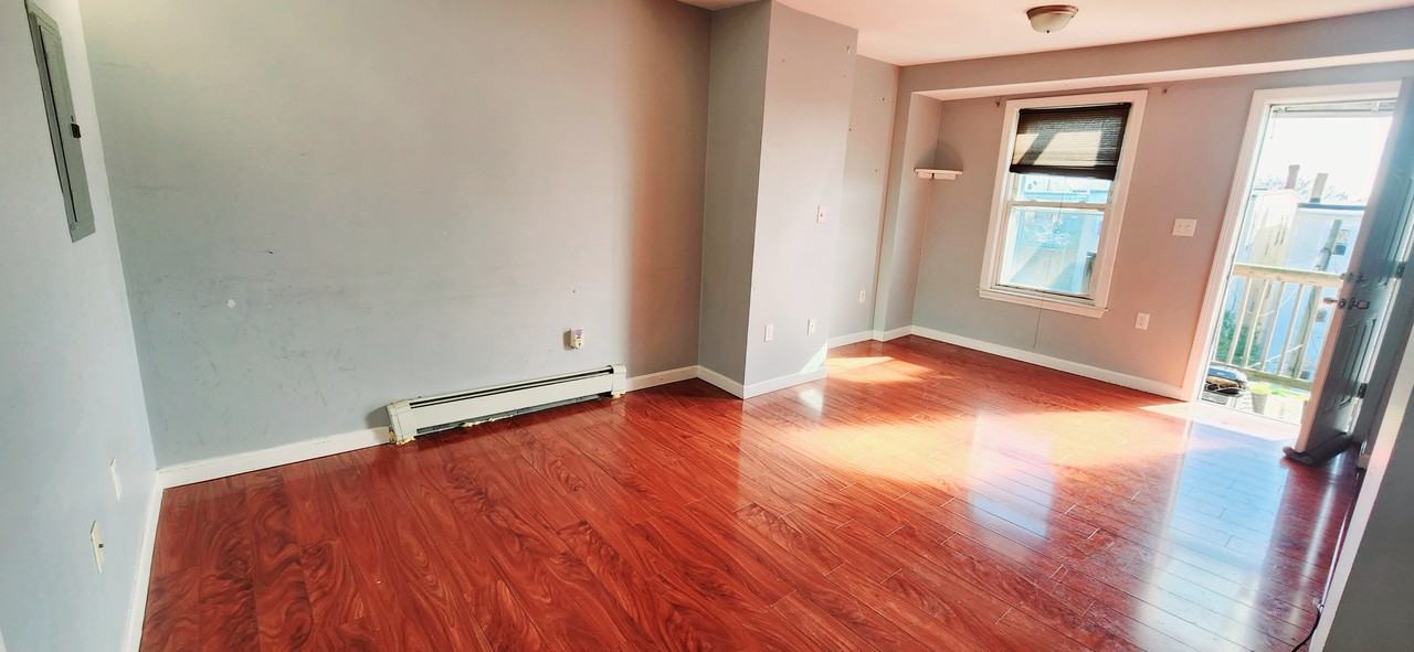 311 Saratoga St #2 - Photo 6 of 14