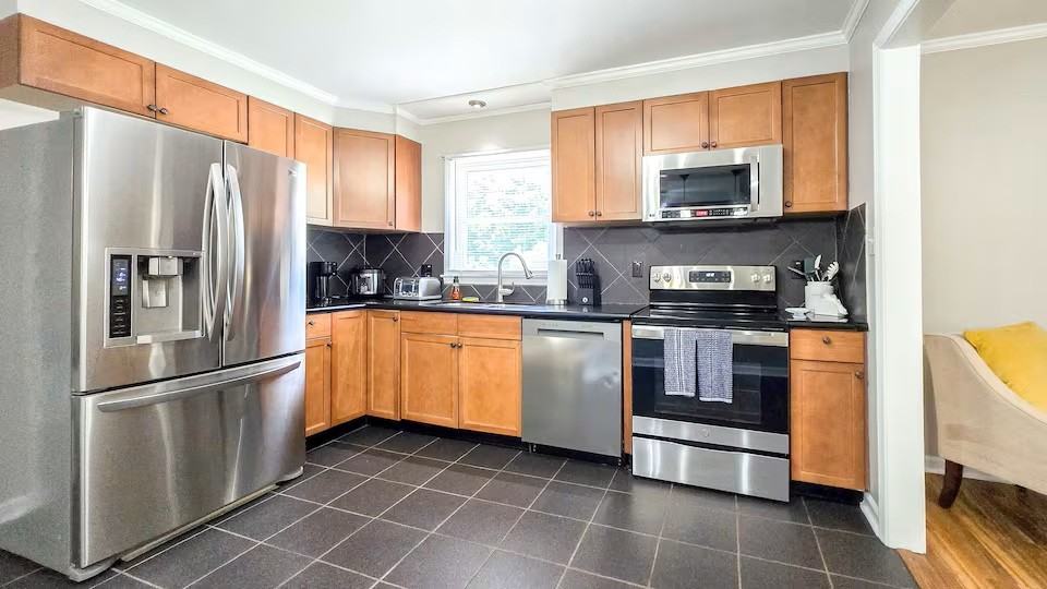 804 E John St #NA - Photo 4 of 19