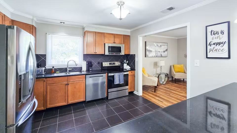 804 E John St #NA - Photo 5 of 19