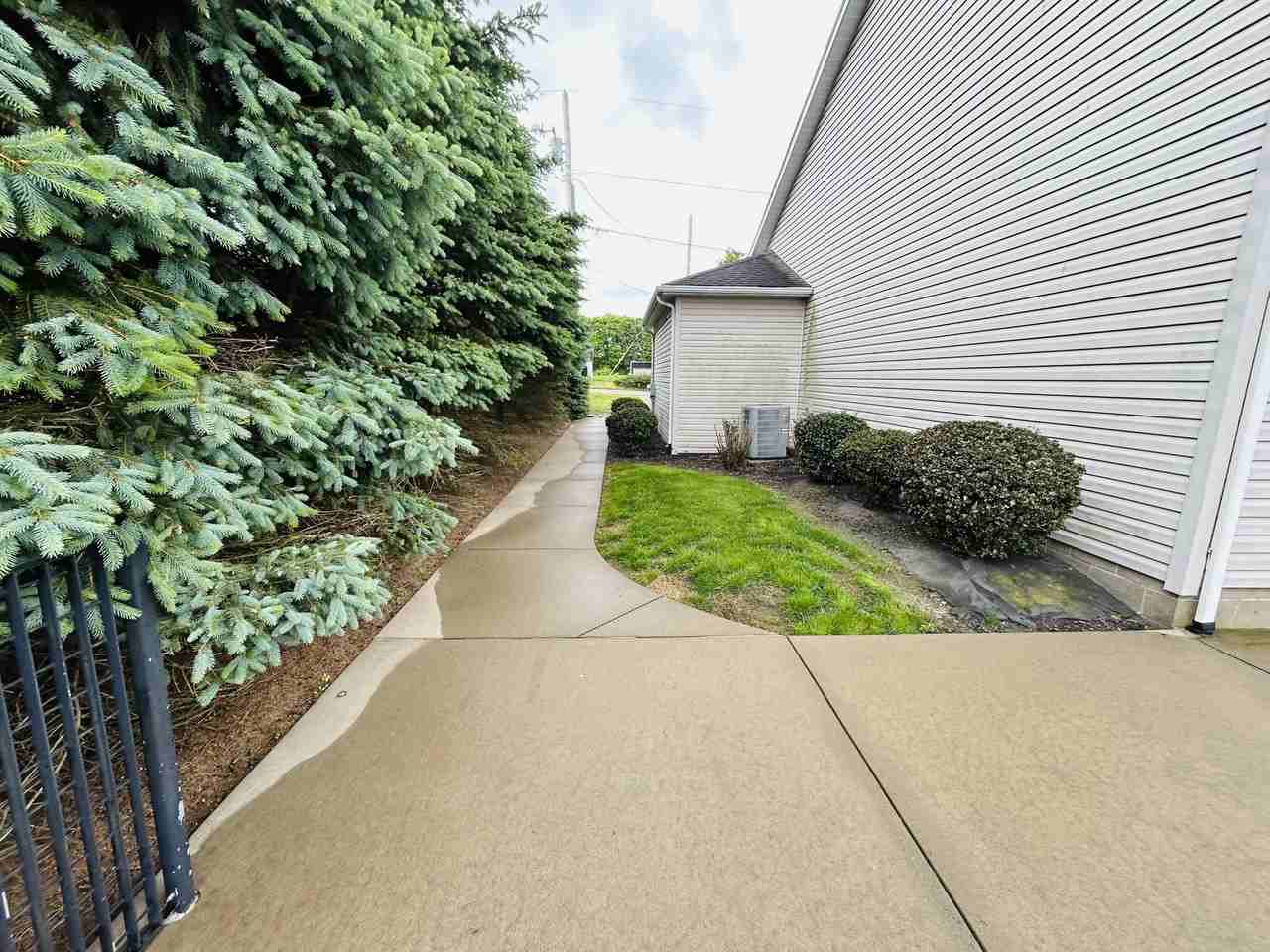 1832 W 9th St #1832 - Photo 3 of 21