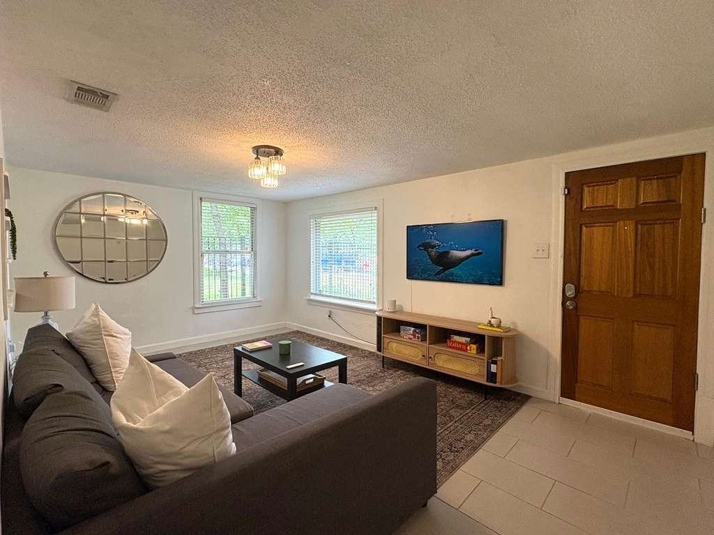 1101 Holly St #NA - Photo 2 of 21