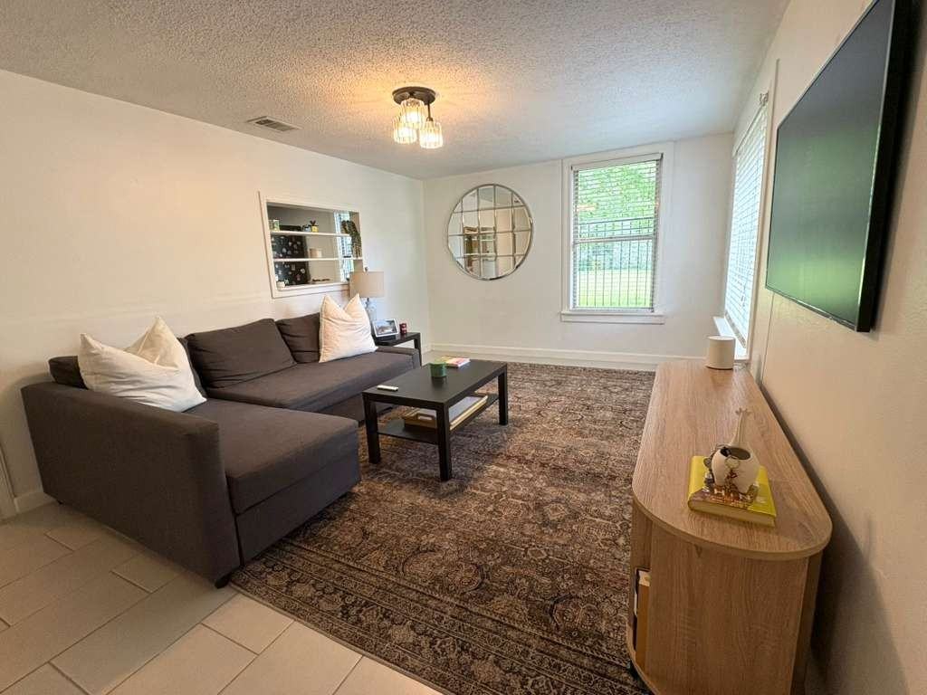 1101 Holly St #NA - Photo 3 of 21