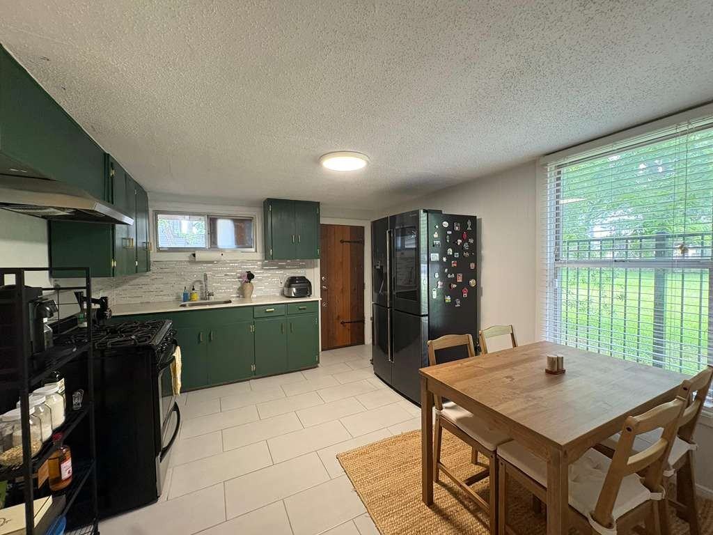 1101 Holly St #NA - Photo 6 of 21