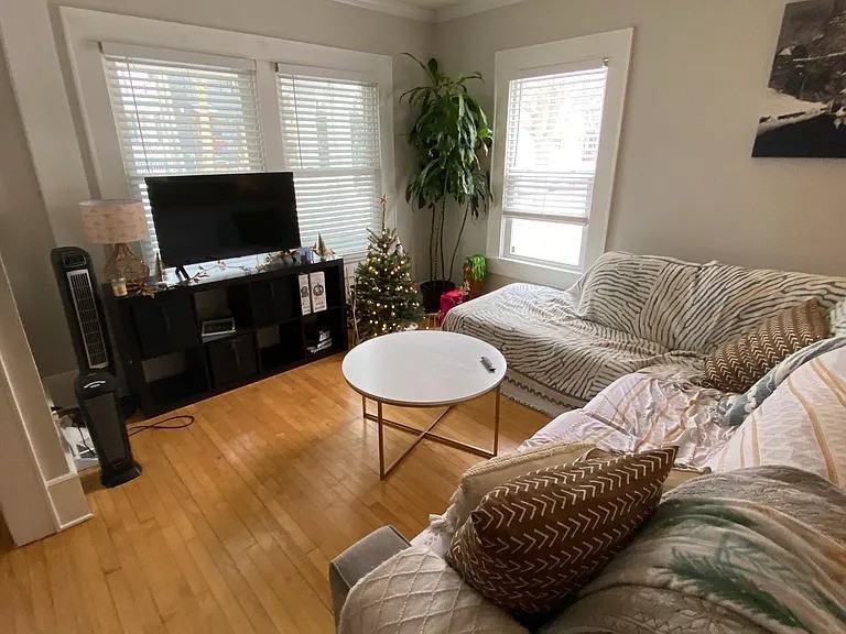1119 E Walworth St #NA - Photo 3 of 8