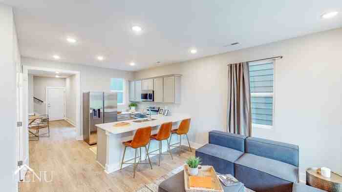 2328 E 18th St - Photo 4 of 17