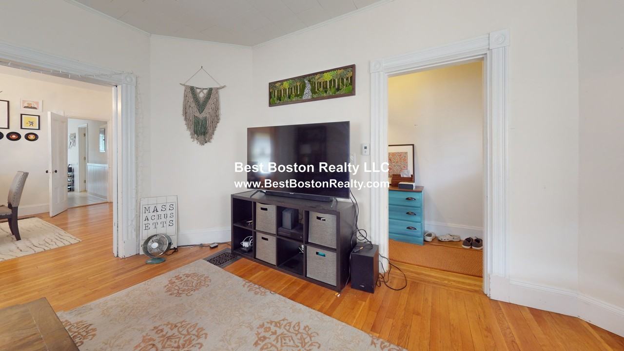 118 Waverly St - Photo 2 of 11